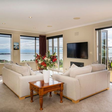 Modern, Central, Easy-Care Home with Splendid Views