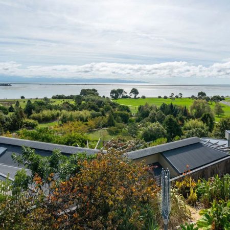 Modern, Central, Easy-Care Home with Splendid Views