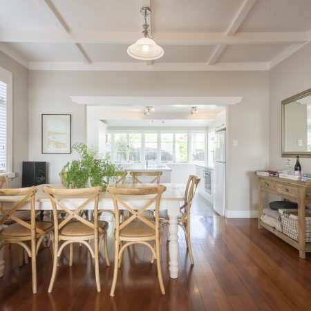 3 bedroom, 2 bathroom home in Relaxing Riverhead