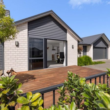 Modern sun filled 4 bedroom house Modern sun filled 4 bedroom house