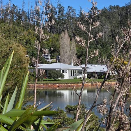 Kingfisher Lodge Waterfront Retreat