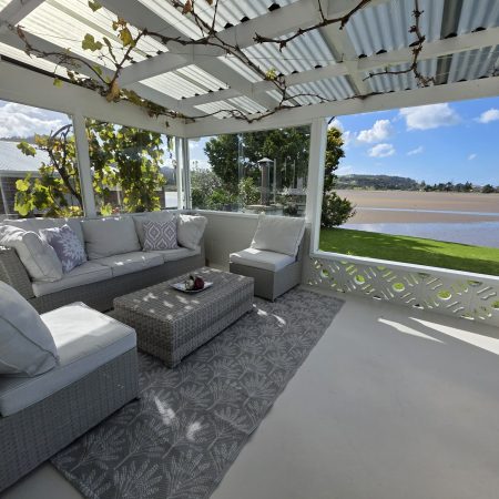 Kingfisher Lodge Waterfront Retreat
